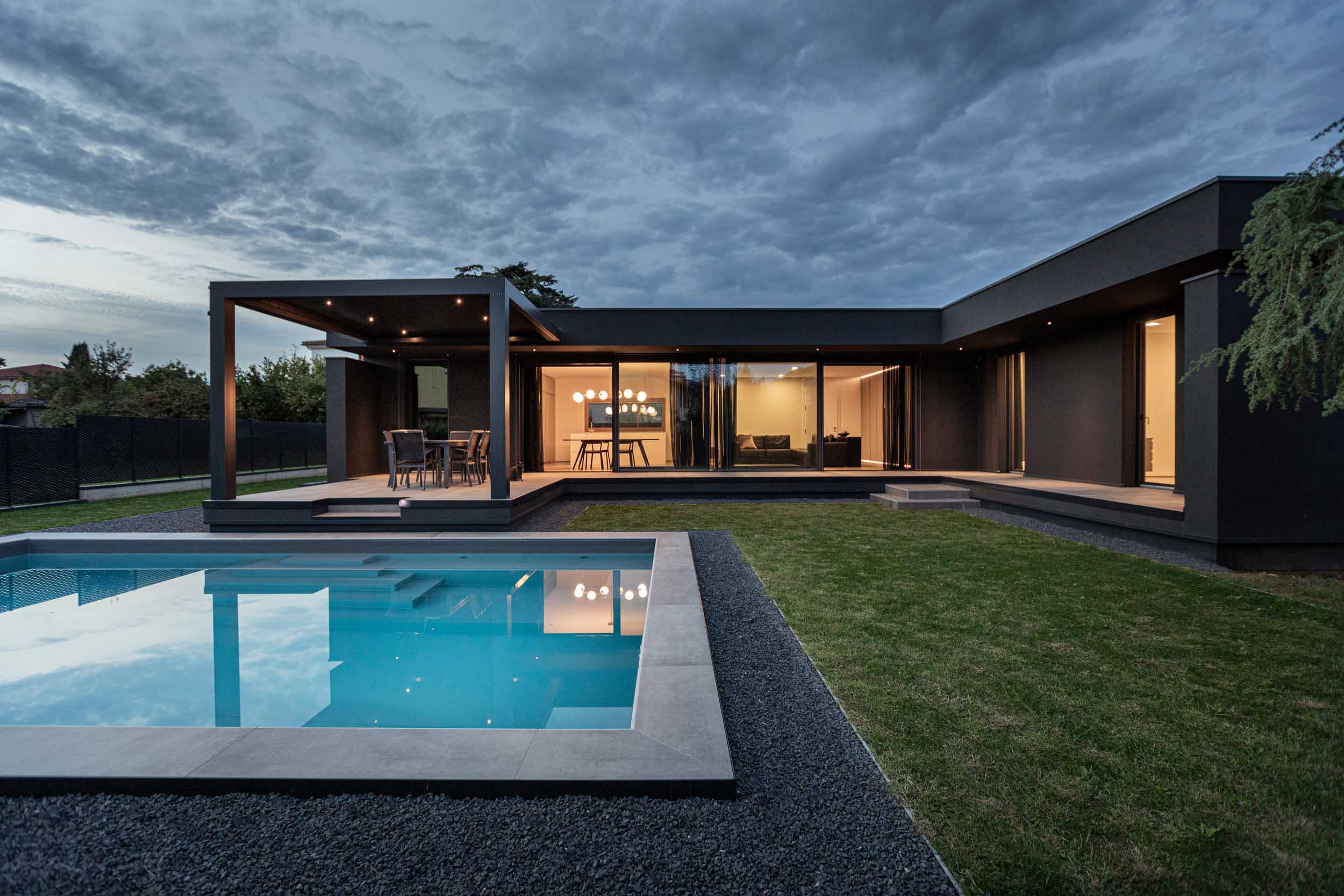 esterno_piscina (1)_nero_intenso_biasi